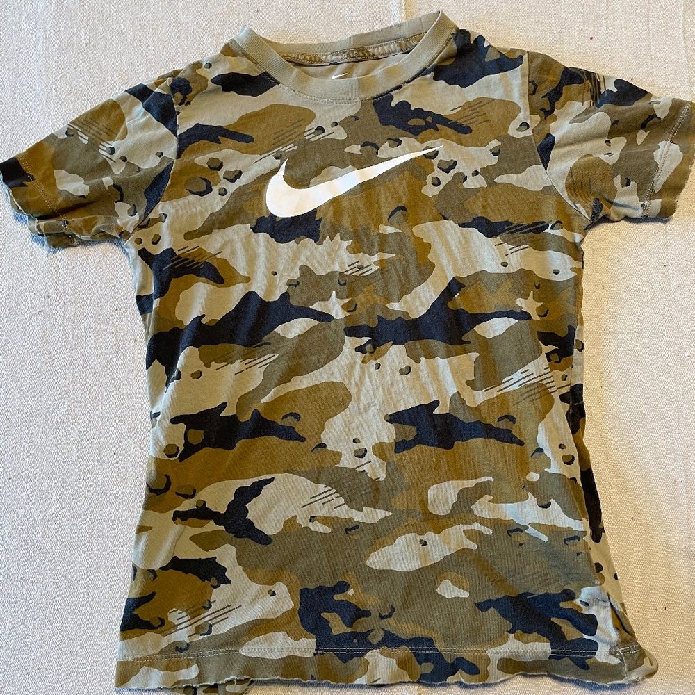 Kids Camo Nike Shirt Sz M